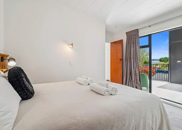 Manahi - Cute One Bedroom With Sun Deck And Great Views